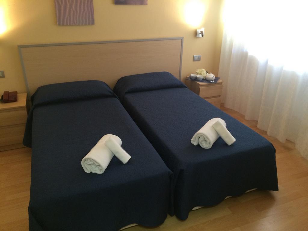 Hotel Butterfly 蒙特卡蒂尼泰尔梅 客房 照片
