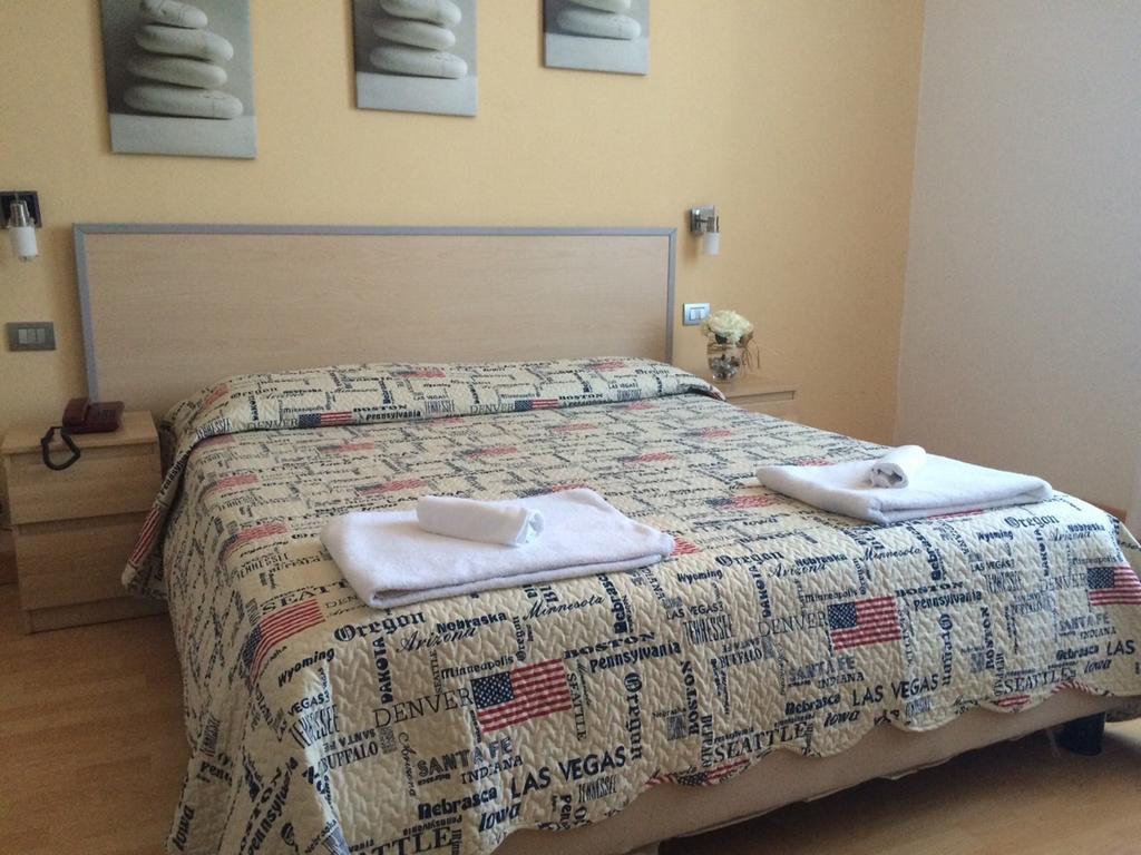 Hotel Butterfly 蒙特卡蒂尼泰尔梅 客房 照片