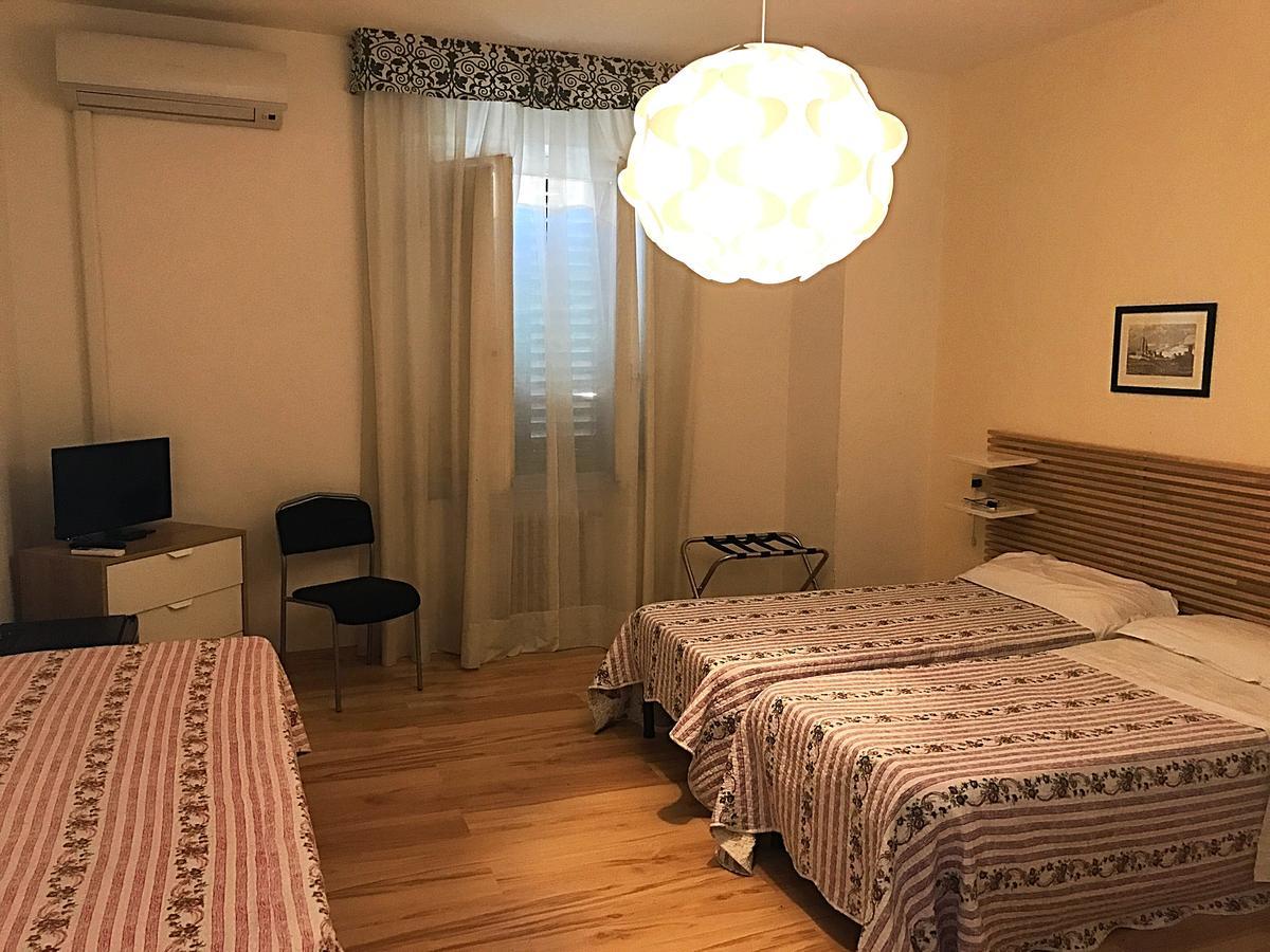 Hotel Butterfly 蒙特卡蒂尼泰尔梅 外观 照片