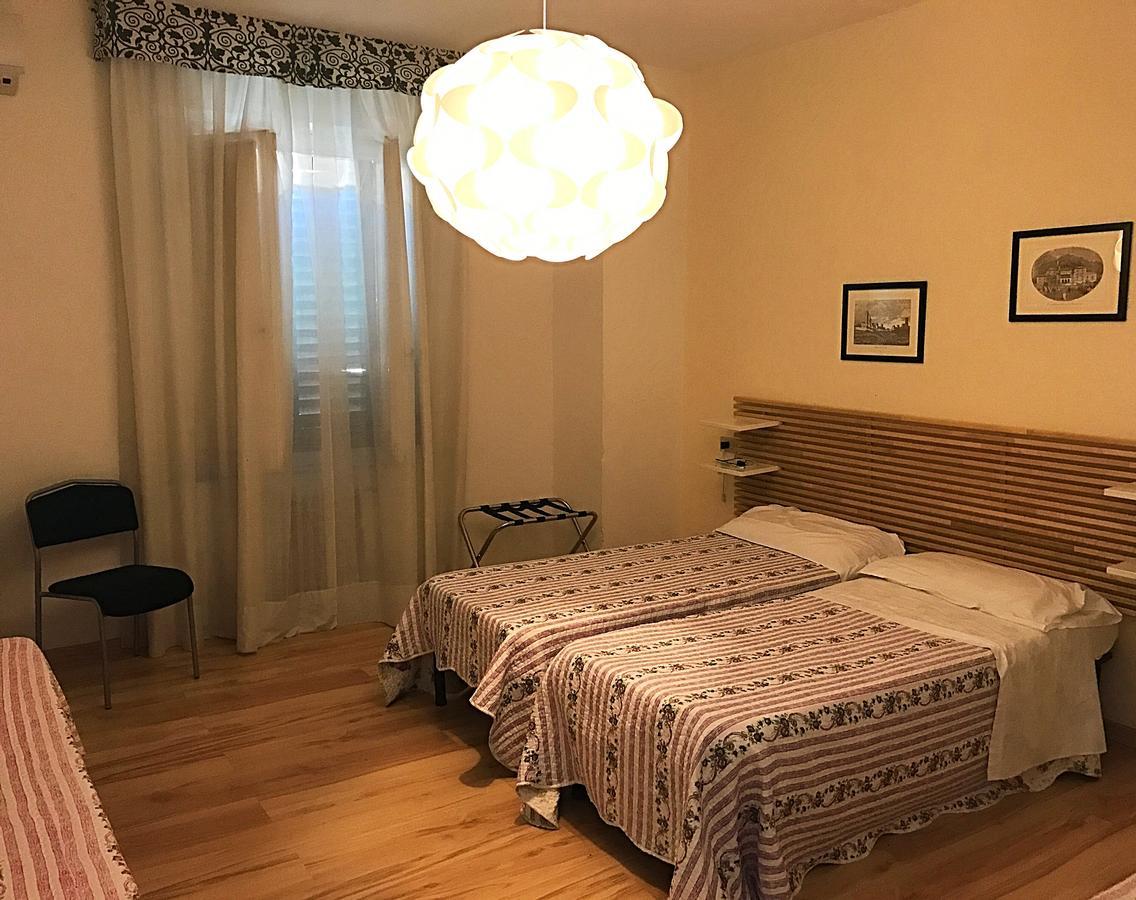Hotel Butterfly 蒙特卡蒂尼泰尔梅 外观 照片